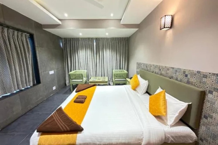 Room 4 of 27