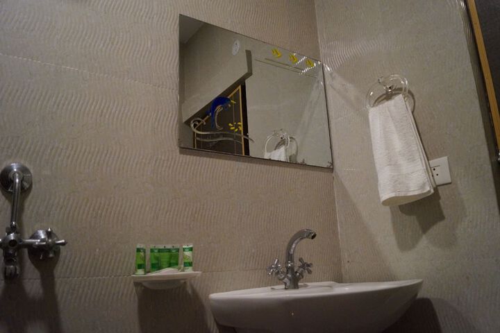 Room 34 of 48