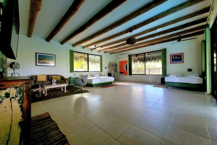 Room 4 of 95