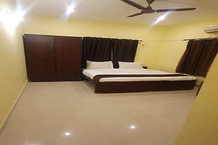 Room 8 of 17