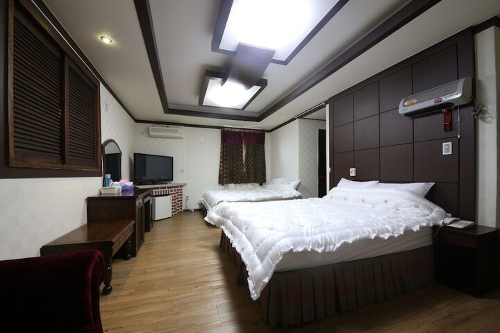 Room 19 of 39