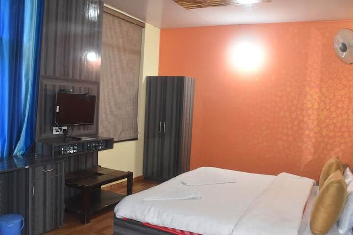 Room 7 of 18