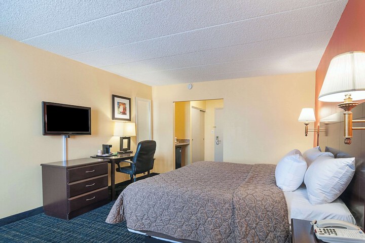 1 King Bed (8 of 12)