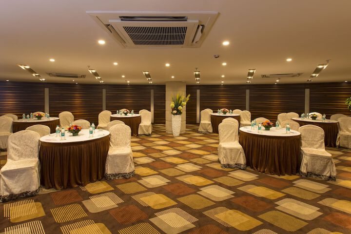 Ballroom/Hall 30 of 35