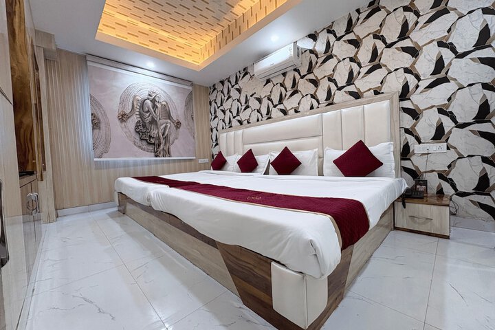 Room 13 of 23