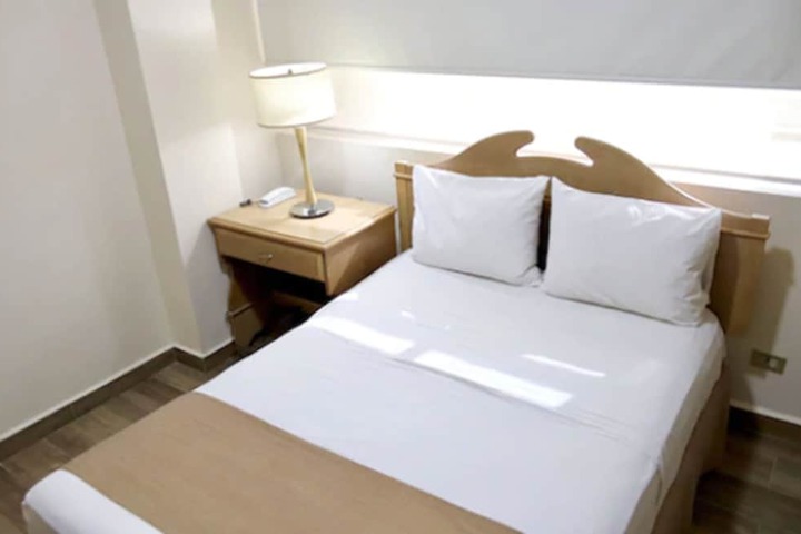 Room 6 of 30