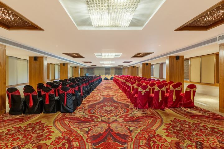 Ballroom/Hall 66 of 76