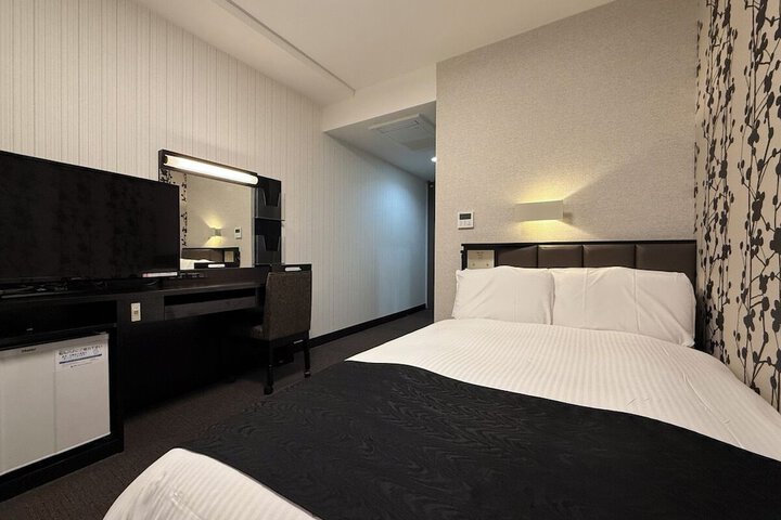 Room 16 of 34