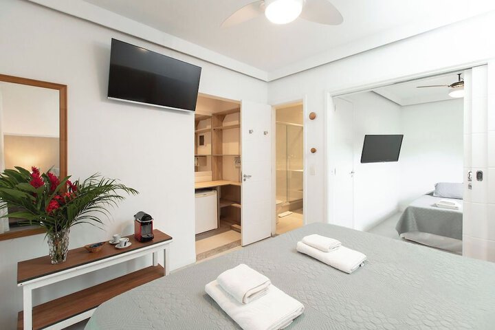Room 16 of 127