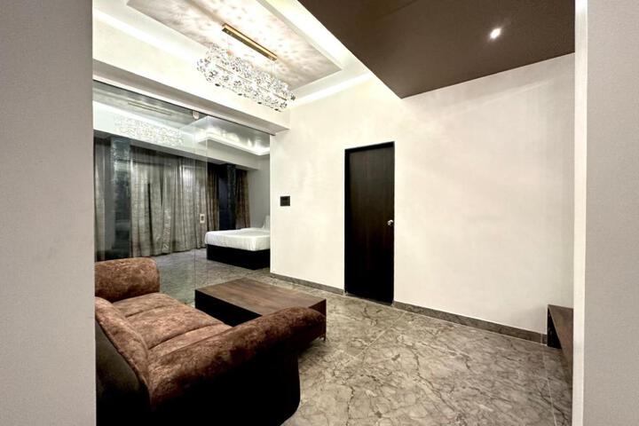 TAKHT- Executive Rooms & Suites
