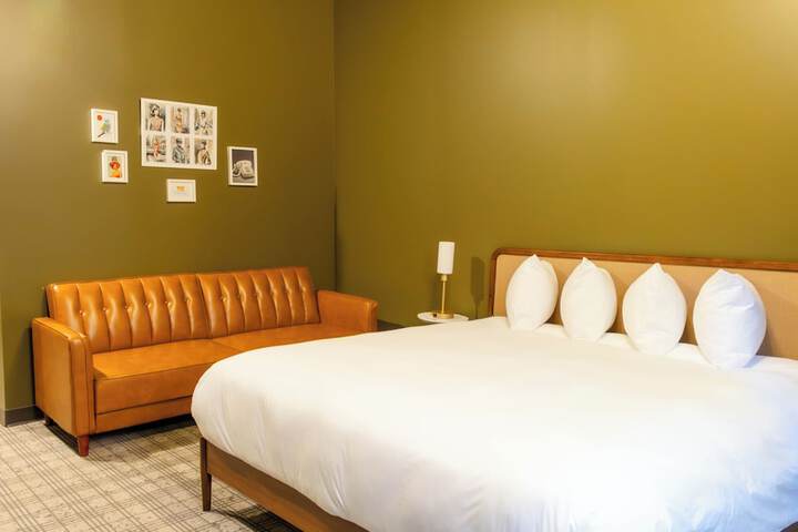Room 4 of 36