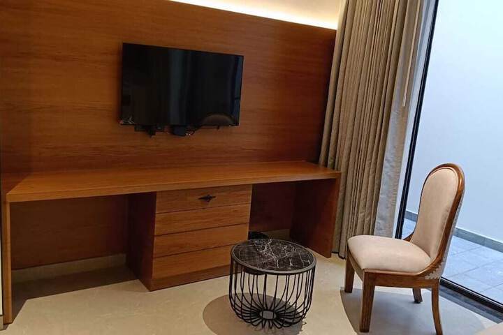 Room 10 of 13
