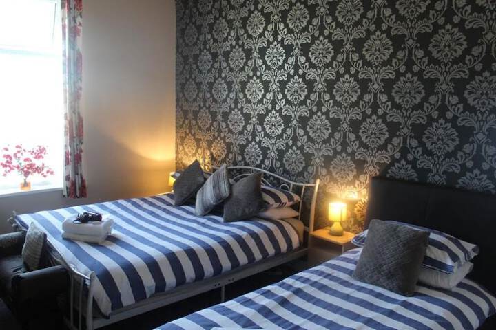 Room 10 of 33