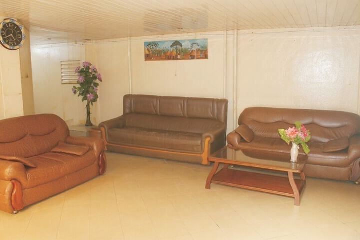 Lounge 18 of 23