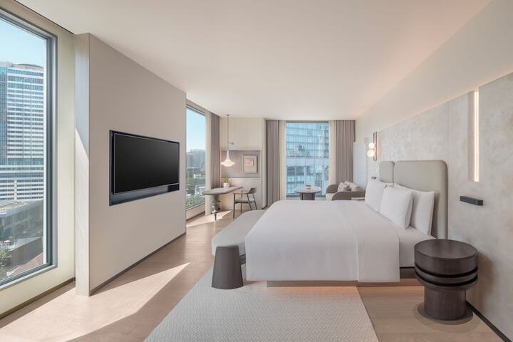 Room 28 of 107