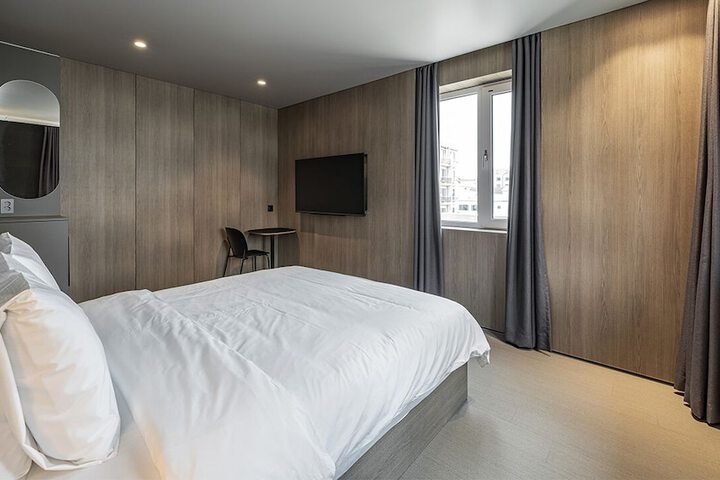 Room 16 of 36