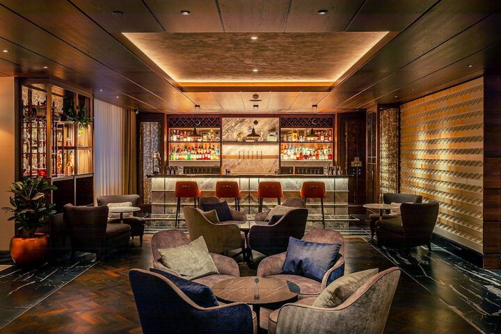Lounge 111 of 132