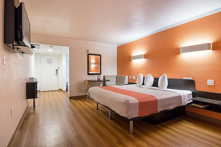 Room 15 of 29