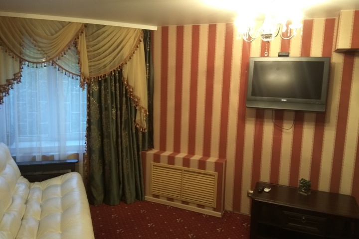 Room 2 of 10