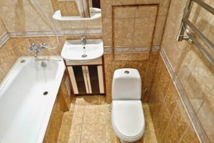Room 4 of 16