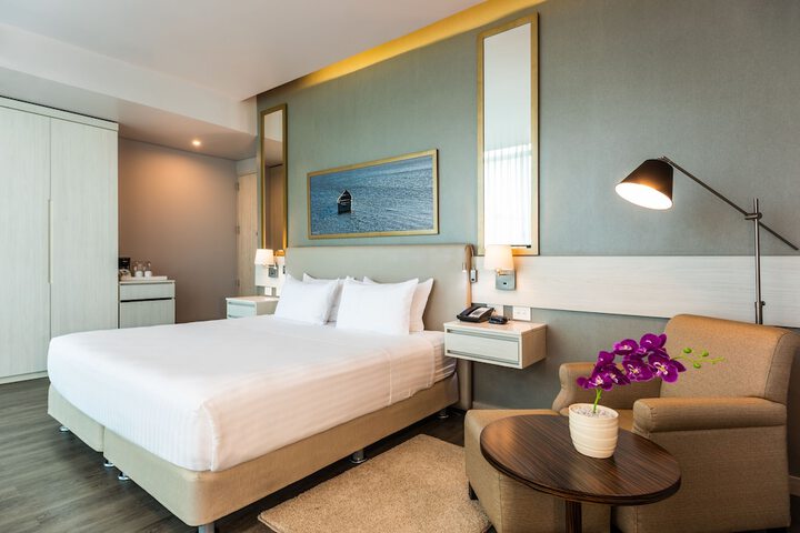 Room 2 of 92