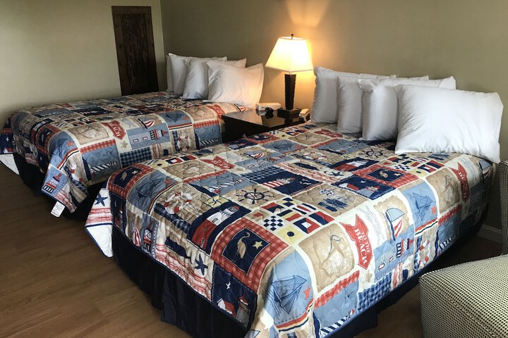 Room 6 of 104