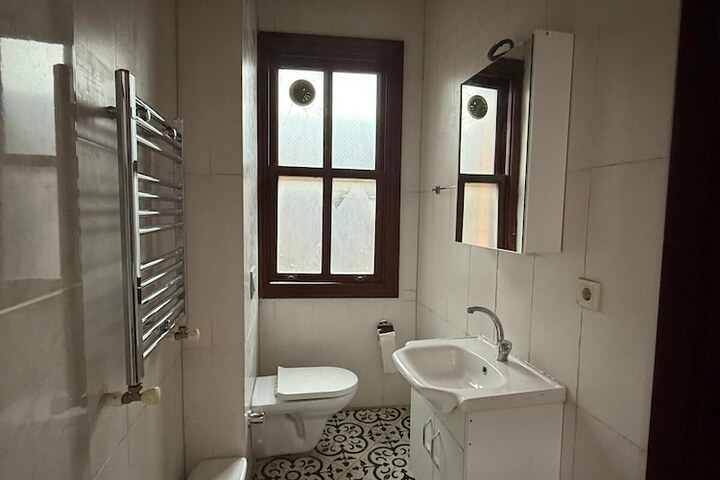 Room 34 of 64