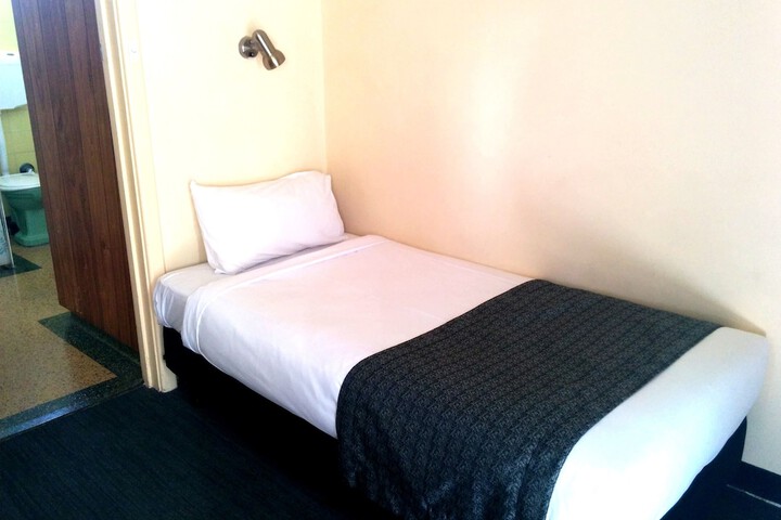 Room 5 of 68