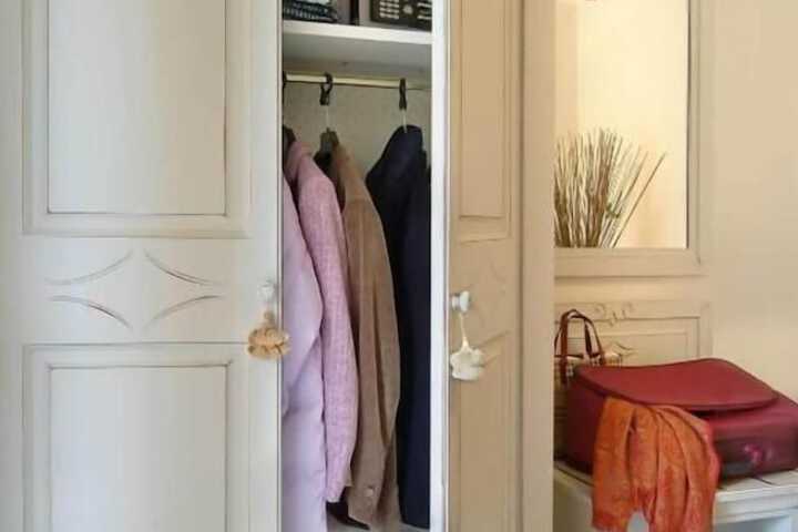 Room 9 of 22
