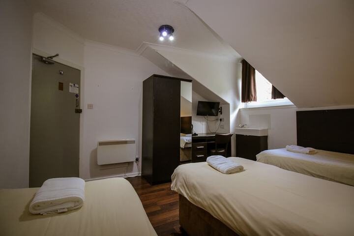 Room 33 of 65