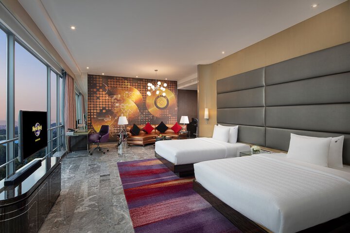 Room 12 of 90