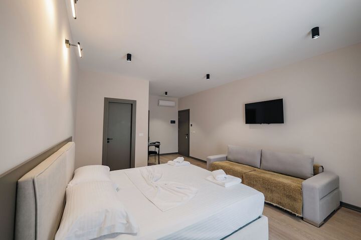 Room 15 of 37