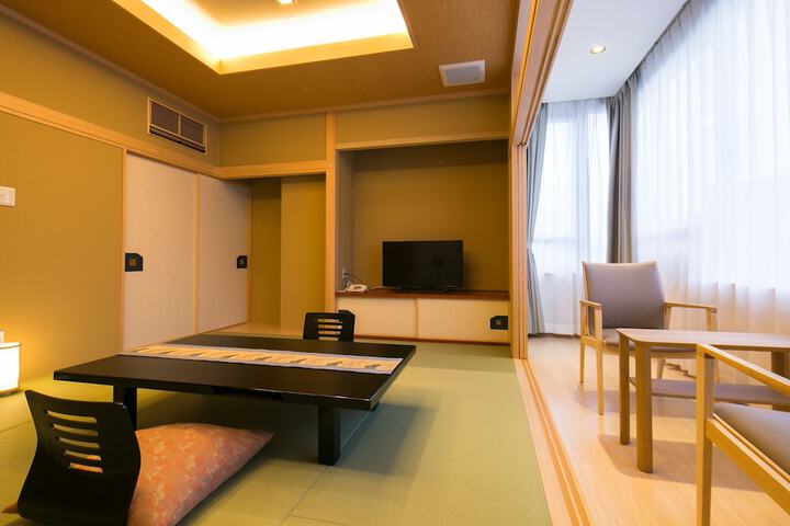 Room 6 of 80