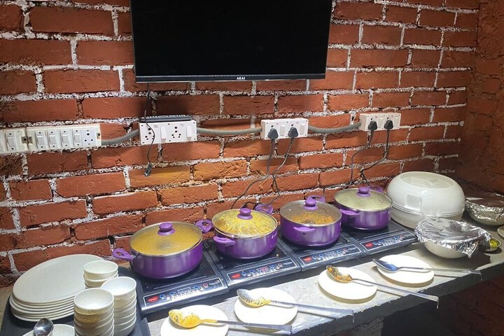 Dining 10 of 12