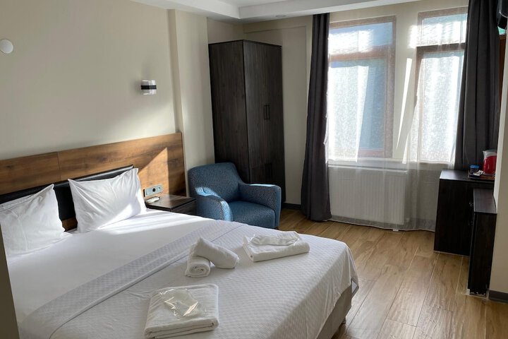 Room 11 of 20