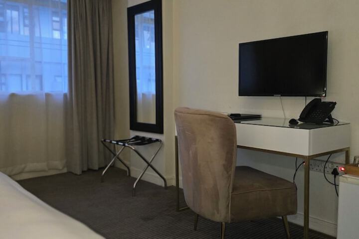 Room 21 of 36