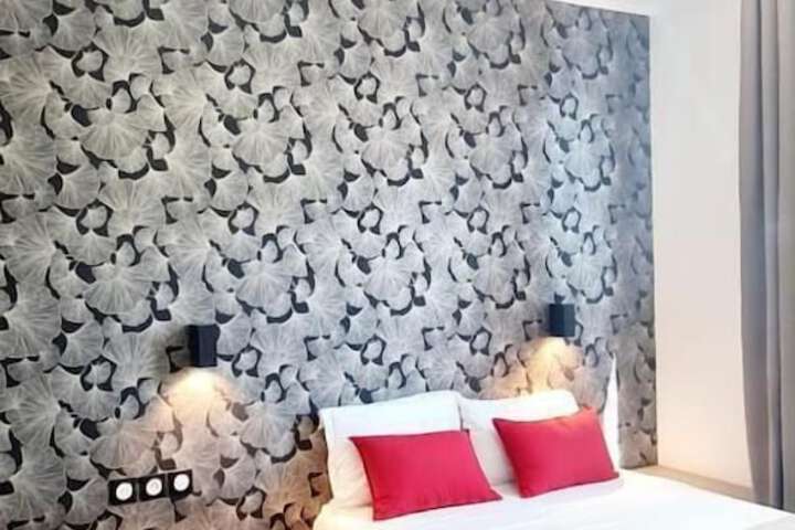 Room 6 of 28