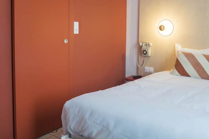 Room 9 of 33