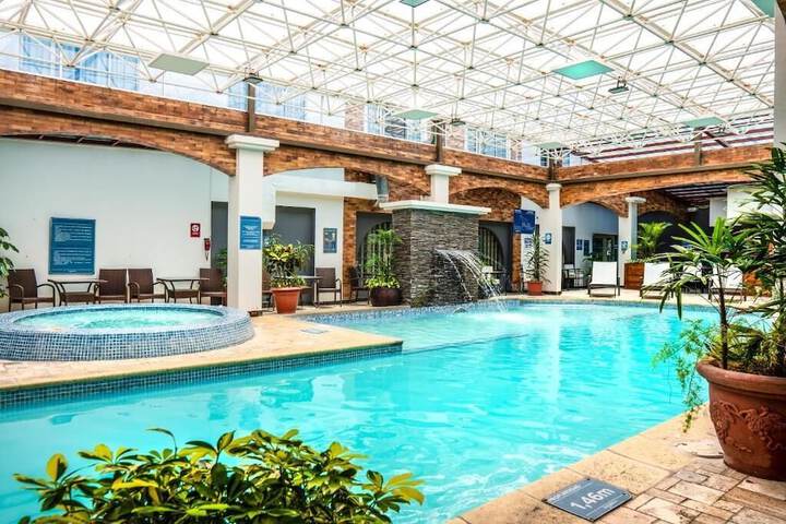 Pool Hotel