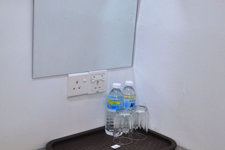 Room 10 of 27