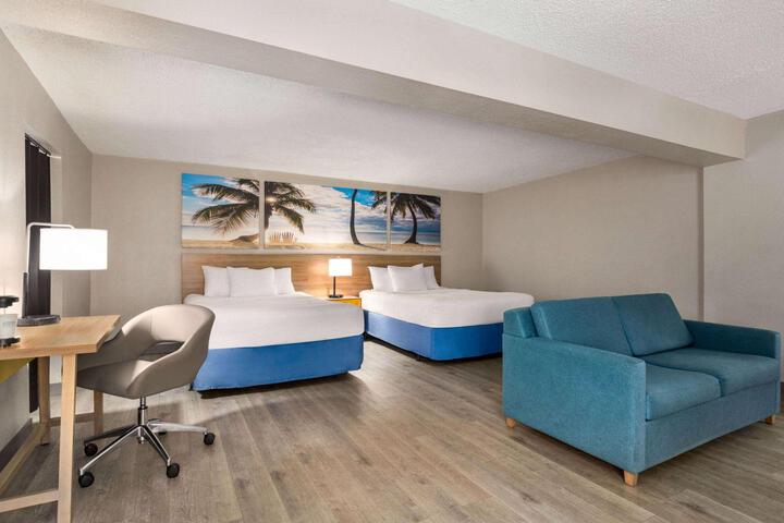 2 Double Beds (6 of 8)