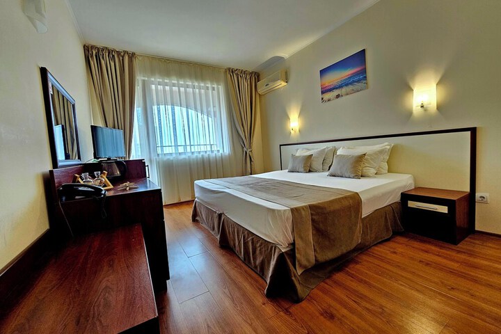 Room 12 of 34