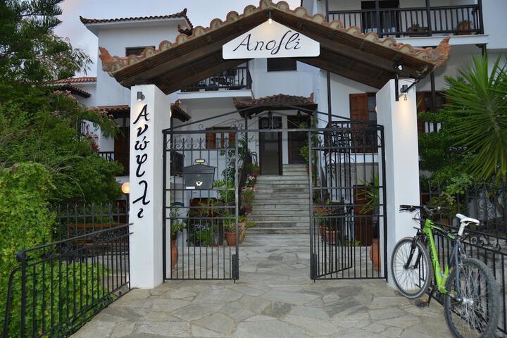 Anofli Accommodation in Skopelos