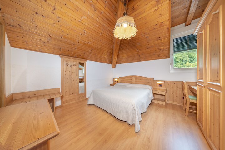 Room 4 of 54