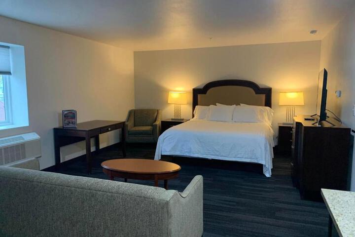 108 1 King Bed Handicap Accessible (1 of 8)