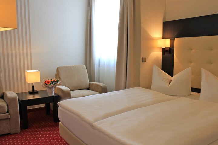Room 5 of 37