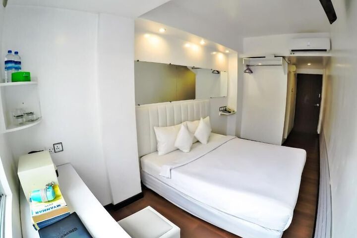 Room 16 of 66