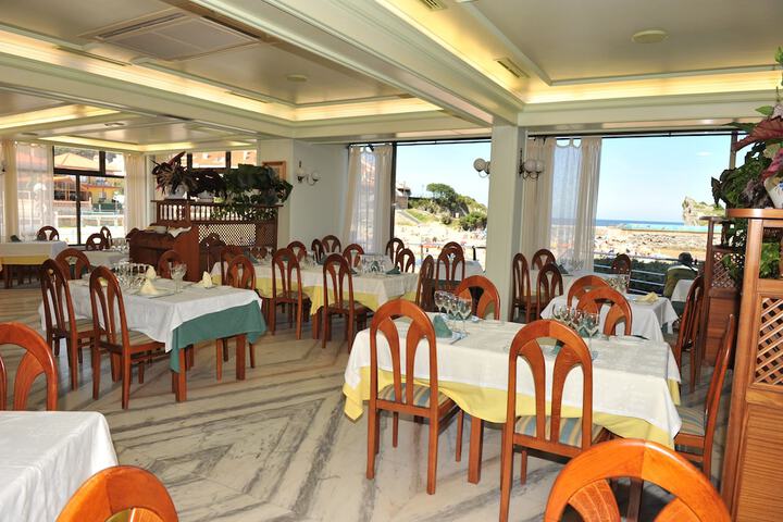 Dining Photos