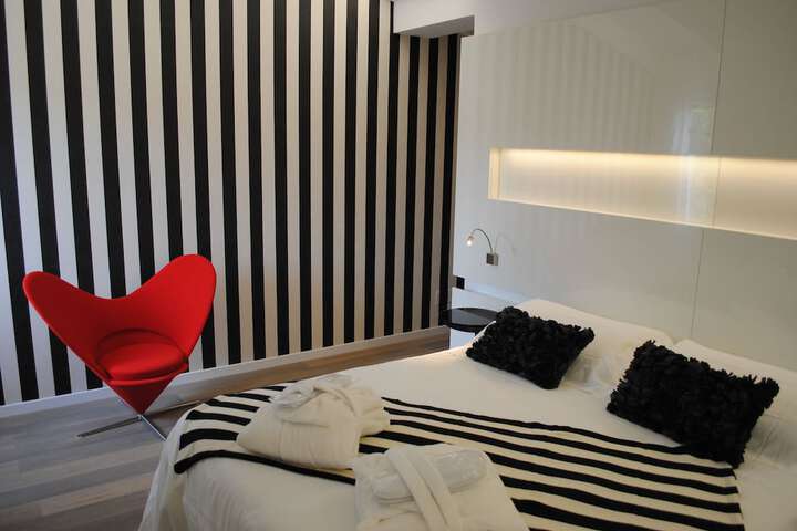 Room 10 of 68