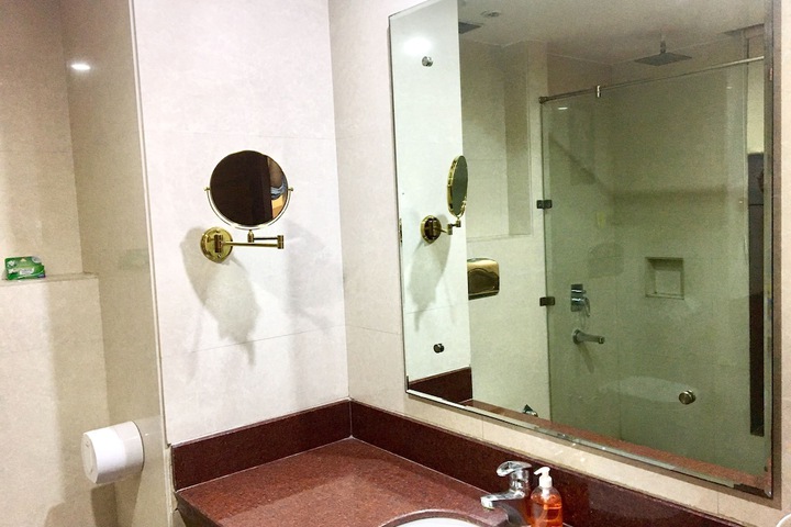 Room 204 of 288